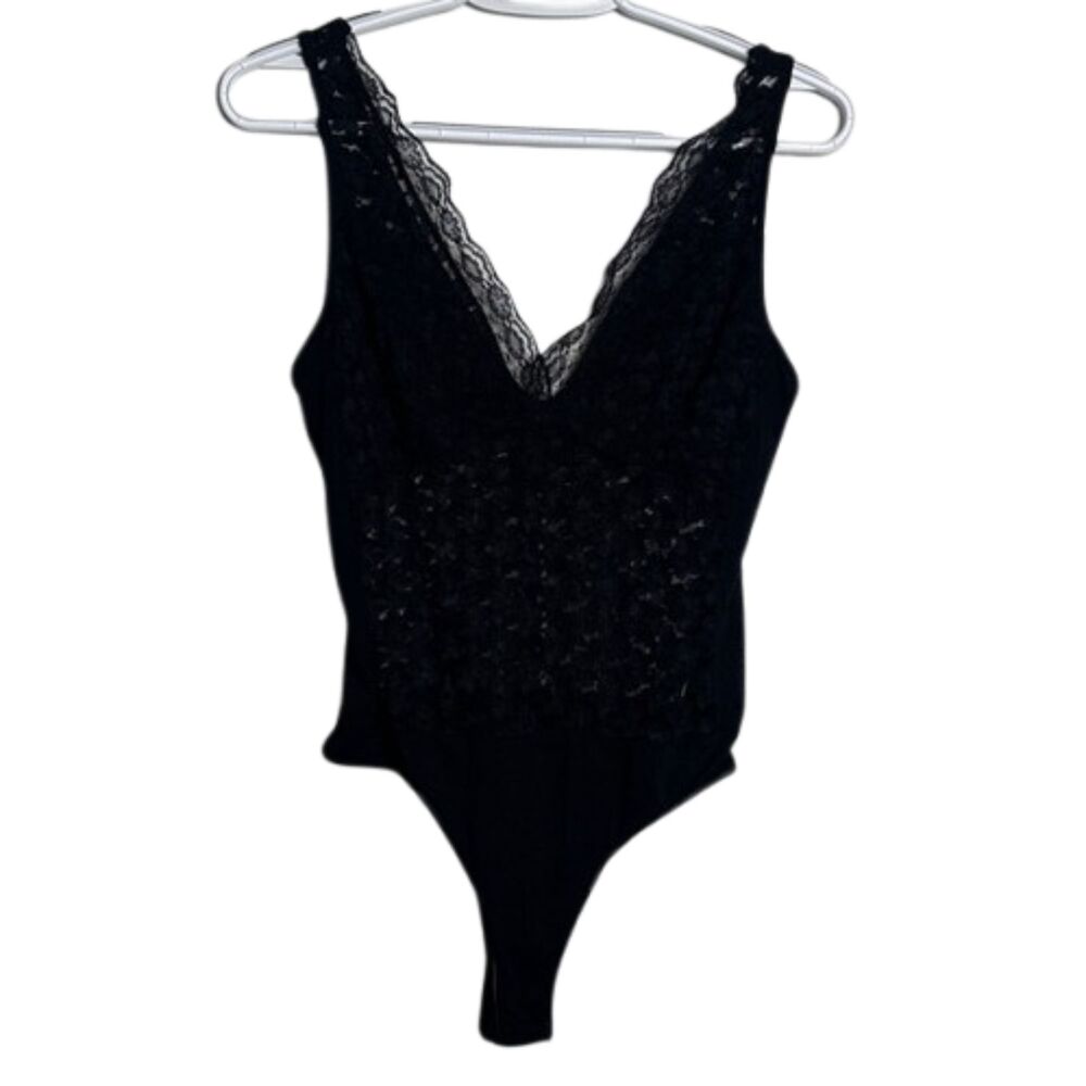 NWT Guess Black Lace Bodysuit Womens Medium Deep V Neckline Scalloped Coquet Top